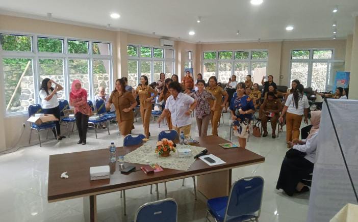 Para Guru PAUD, TK, dan SD saat mengikuti Bimtek Membaca Nyaring, Selasa (24/06/2025). (Foto: AM. Budiman)