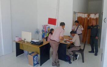 Rombongan BARANTIN Sulut dan Sangihe saat mendatangi kantor PT. JSM, Rabu (25/06/2025) di Pelabuhan Perikanan Dagho. (Foto: AM. Budiman)