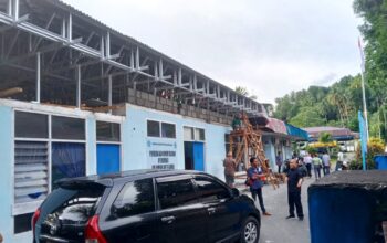 Salah satu bagian gedung Perumda Air Minum Ake'u Banua yang tengah direnovasi. (Foto: AM. Budiman)