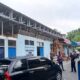Salah satu bagian gedung Perumda Air Minum Ake'u Banua yang tengah direnovasi. (Foto: AM. Budiman)