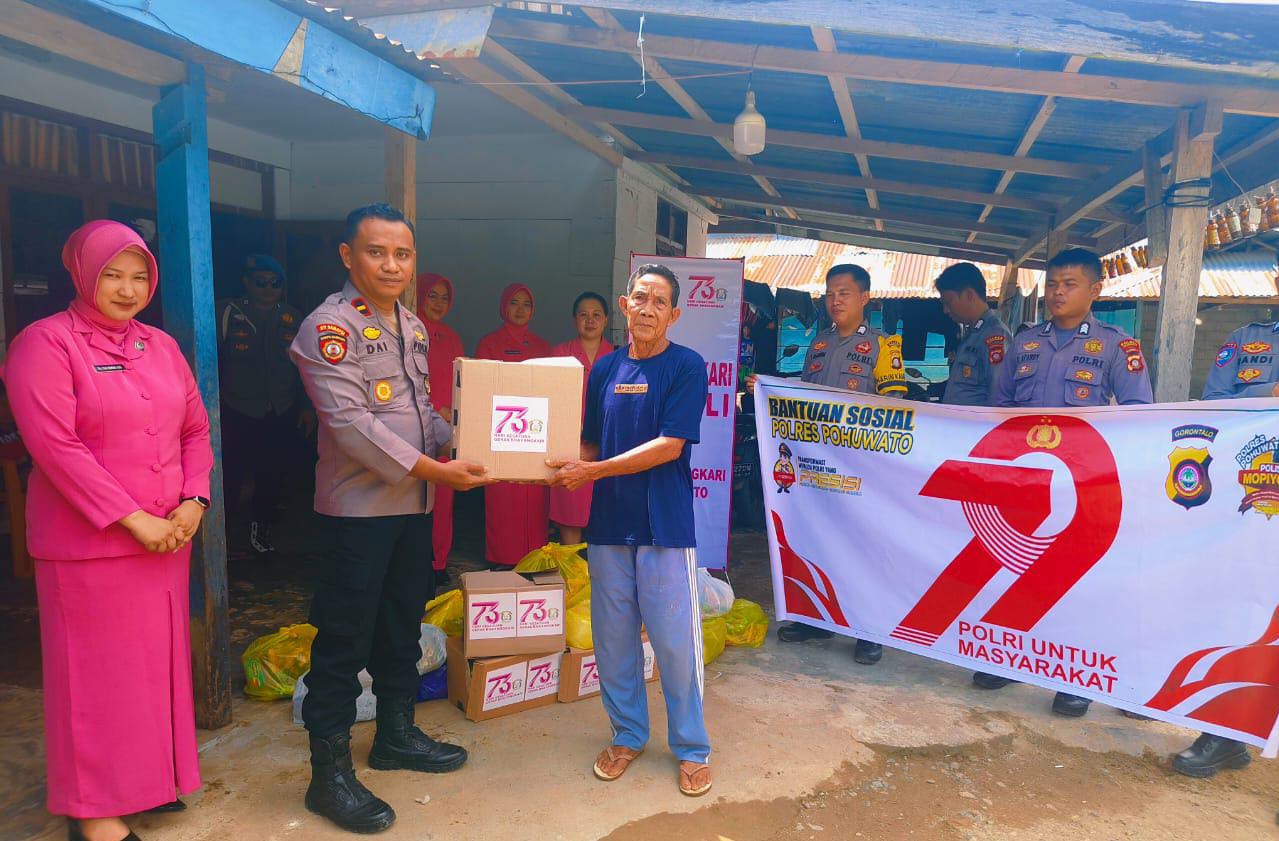 Polsek Taluditi dan Bhayangkari Salurkan Bantuan untuk Korban Banjir 1 Polsek Taluditi dan Bhayangkari Salurkan Bantuan untuk Korban Banjir. (Foto: Dok. Polsek Taluditi)