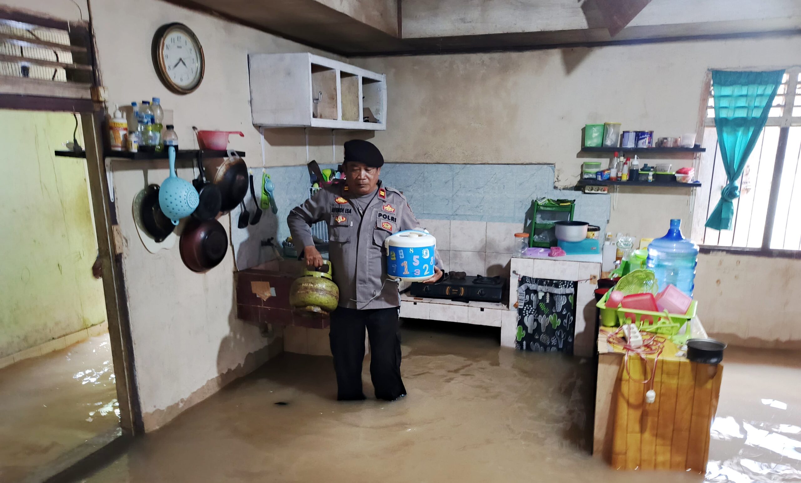 Polres Pohuwato Siaga Bencana, Tanggap Cepat Banjir di Wanggarasi. (Foto: Humas Polres Pohuwato)