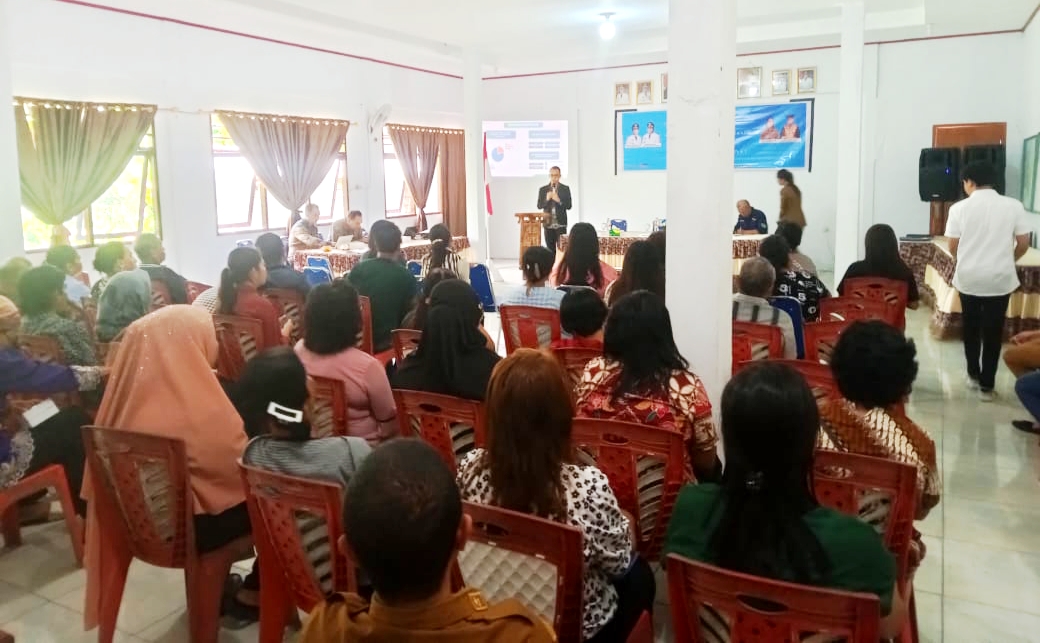 Bimtek dan Pelayanan MEMBARA yang dilaksanakan oleh Dinas PMPTSP di Desa Kuma, Kecamatan Tabukan Tengah, Selasa (24/06/2025). (Foto: AM Budiman)