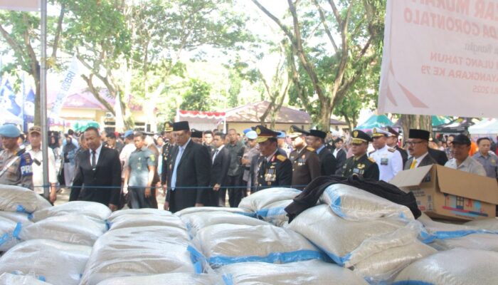 Polda Gorontalo Gelar Pasar Murah di Puncak Hari Bhayangkara ke-79