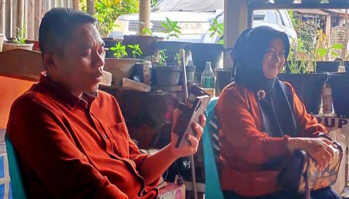 Danlanal Tahuna Bersama Istri Tunjukkan Kepedulian, Jenguk Wartawan yang Sedang Sakit