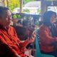 Danlanal Tahuna, Letkol Laut Hadi Subandi bersama istri saat bertandang ke salah satu rumah wartawan yang lagi sakit. (Foto: AM. Budiman)