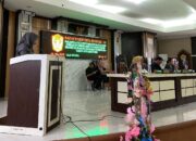Anggota fraksi Nasdem DPRD Gorut, Dheninda Chairunnisa, saat membacakan pandangan umum. Selasa (15-7). (Foto: GoTimes)