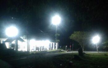 Lampu-lampu penerangan di jalan lingkar dalam rumah sakit pada malam hari. (Foto: Dok. RSUD ZUS)