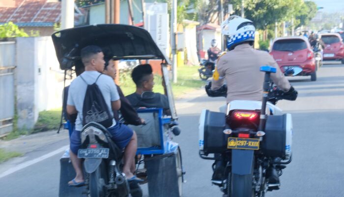 Karo Ops Polda Gorontalo Tegur Langsung Pelanggar Lalu Lintas di Jalan Raya