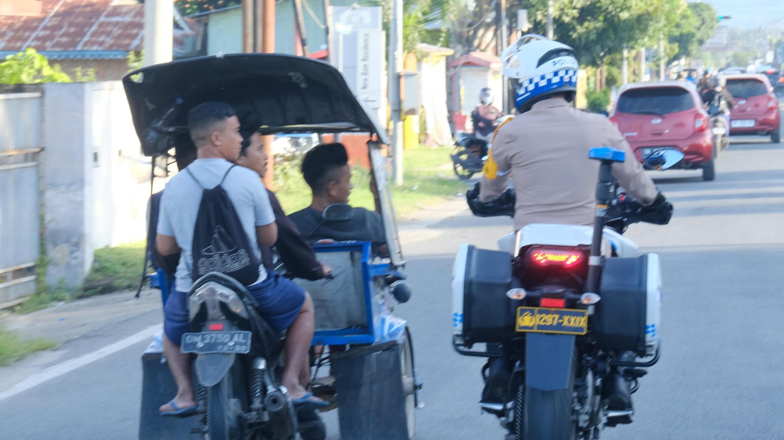 Karo Ops Polda Gorontalo Tegur Langsung Pelanggar Lalu Lintas di Jalan Raya. (Foto: Humas Polda Gorontalo)