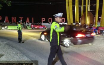 Satlantas Polres Pohuwato Gelar Patroli dan Pengaturan Lalu Lintas Malam Hari. (Foto: Humas Polres Pohuwato)