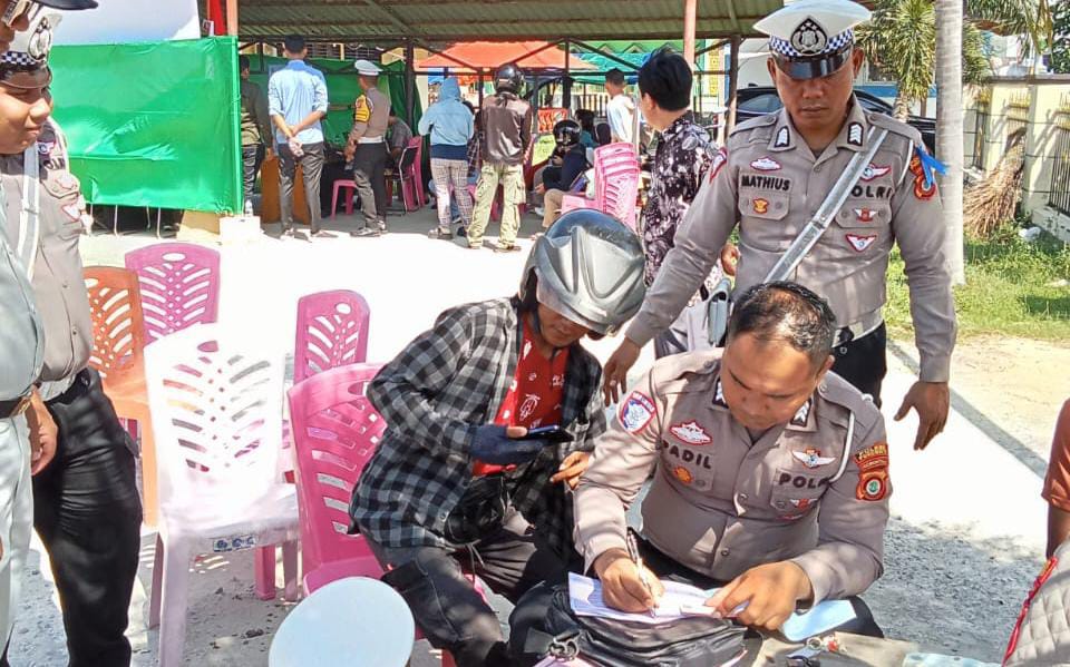 Polres Pohuwato Gelar Operasi Patuh 2025 dengan Sidang di Tempat 1 Polres Pohuwato Gelar Operasi Patuh 2025 dengan Sidang di Tempat. (Foto: Humas Polres Pohuwato)