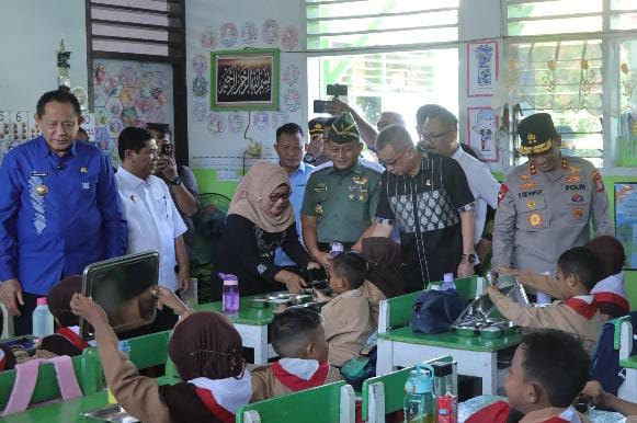 Gubernur dan Kapolda Pastikan Program Makan Bergizi Gratis Tepat Sasaran. (Foto: Humas Polda Gorontalo)