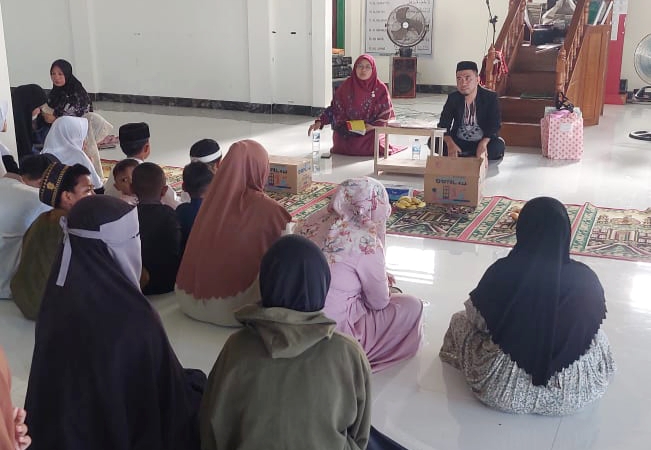 Kegiatan rutin majelis taklim dan edukasi masyarakat yang dilaksanakan oleh Windra Lagarusu. (Foto: GoTimes)