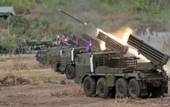 Perang Thailand-Kamboja Meletus di Perbatasan, 14 Orang Tewas dan Ribuan Mengungsi.(Foto/Screenshot video Phnom Pen Post)