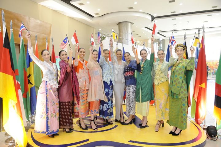 Kebaya jadi warisan takbenda UNESCO . (Kemenlu RI)