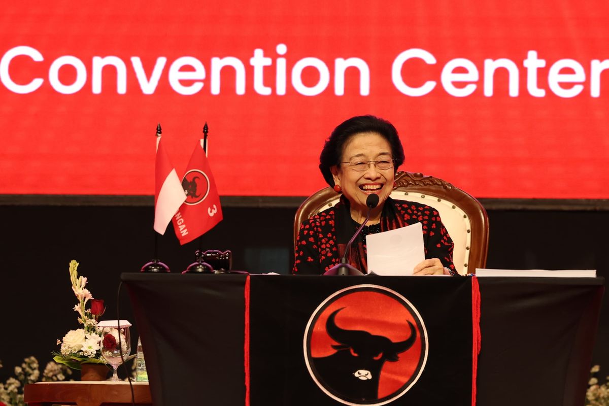 Ketua Umum PDI-P Megawati Soekarnoputri saat berpidato dalam acaraBimbingan Teknis (Bimtek) Anggota DPR-DPRD Fraksi PDI-P se-Indonesia di Bali Beach Convention Center, Rabu (30/7/2025).(Dokumentasi Humas PDI-P.)