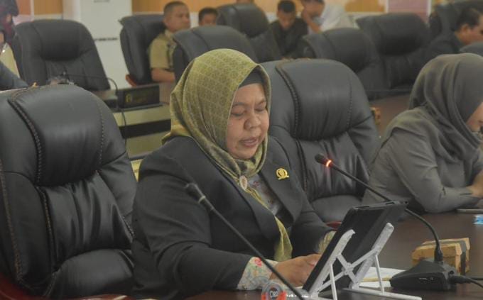 Juru bicara fraksi Hanura-PKS DPRD Gorontalo Utara, Fitri Yusup Huasin. (Foto: GoTimes/Febri)