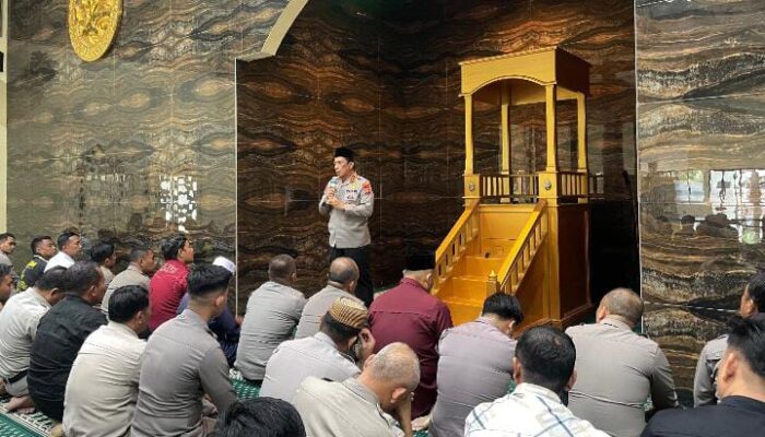 Kapolda Ajak Personel Jadikan Masjid Sebagai Pusat Pembinaan Iman