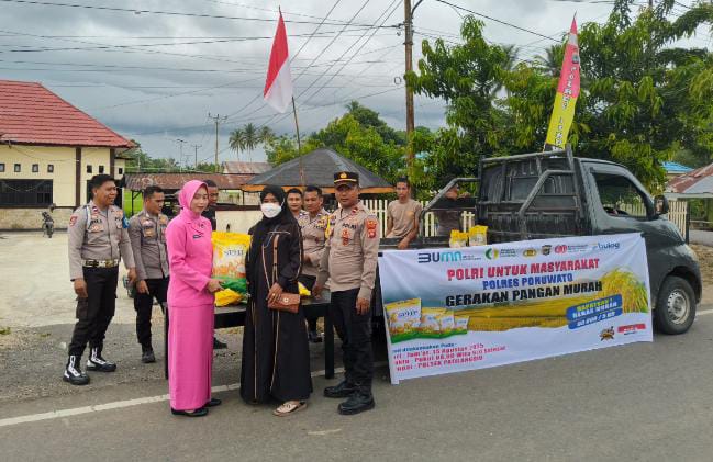 Patilanggio Jadi Lokasi Gerakan Pasar Murah Polres Pohuwato Bersama Bulog. (Humas Polres Pohuwato)