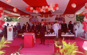 Camat Anggrek Pimpin Upacara HUT RI ke-80 di Lapangan Desa Tolongio. (Foto: GoTimes/Febri)