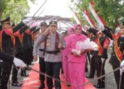 Tradisi Pedang Pora Iringi Kapolda Baru Masuki Mapolda