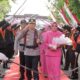 Tradisi Pedang Pora Iringi Kapolda Baru Masuki Mapolda. (Foto: Humas Polda Gorontalo)
