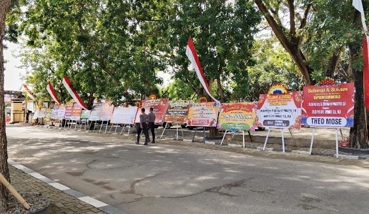 . Karangan Bunga Jadi Simbol Dukungan untuk Kapolda Gorontalo. (Foto: Humas Polda Gorontalo)