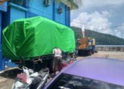 Truk bermuatan rokok Fort yang akan dikembalikan oleh PSDKP Tahuna ke kapal motor MJ. Moro Ami, beberapa waktu lalu. (Foto: AM Budiman)