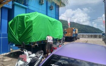 Truk bermuatan rokok Fort yang akan dikembalikan oleh PSDKP Tahuna ke kapal motor MJ. Moro Ami, beberapa waktu lalu. (Foto: AM Budiman)