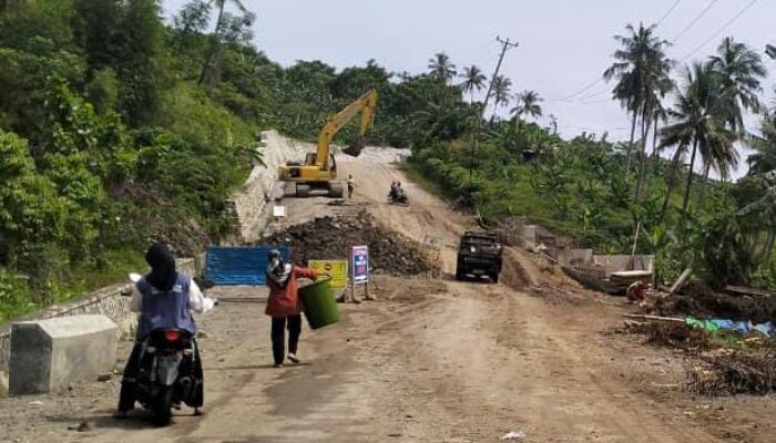 Proyek Jalan Nasional di Gorut Membahayakan Pengguna Jalan dan Diduga Disertai Pungli