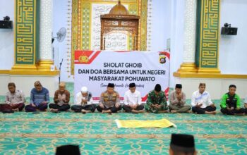 Kapolres Pohuwato Hadiri Sholat Ghoib dan Doa Bersama di Masjid Agung Baiturrahman. (Foto: Humas Polres Pohuwato)