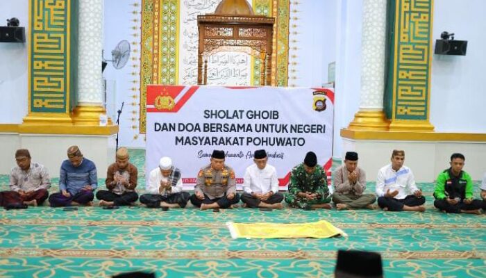Kapolres Pohuwato Hadiri Sholat Ghoib dan Doa Bersama di Masjid Agung Baiturrahman 6 Kapolres Pohuwato Hadiri Sholat Ghoib dan Doa Bersama di Masjid Agung Baiturrahman
