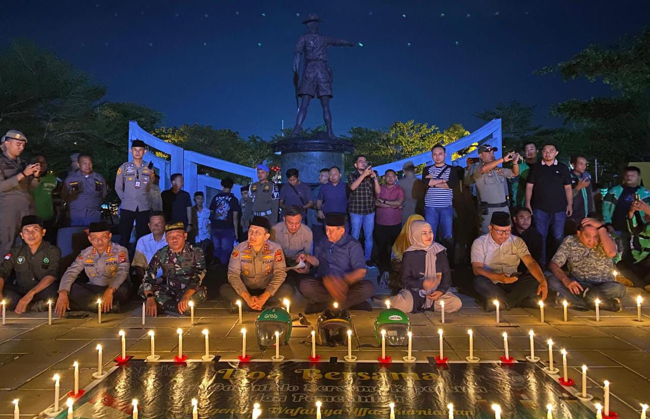 Kapolda Gorontalo dan Forkopimda Hadiri Doa Bersama Driver Ojol Mengenang Affan Kurniawan. (Foto: Humas Polda Gorontalo)