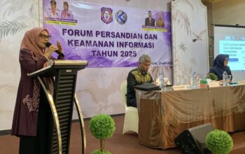 Asisten III Setda Provinsi Gorontalo Misranda Nalole saat membuka kegiatan Forum Persandian dan Keamanan Informasi Tahun 2025, Kamis (31/7/2025) bertempat di Manna Hall, Kota Gorontalo. (Foto : Mila)