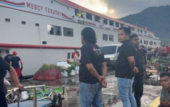 Piket Fungsi Unit Opsnal Narkoba Polres Kepulauan Sangihe saat melaksanakan tugasnya di Pelabuhan Nusantara Tahuna, Sabtu (6-9). (Foto: Polres Kepulauan Sangihe)