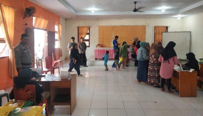 Ratusan Warga Pohuwato Serbu Pasar Murah Polda Gorontalo, KNPI, dan PT. Pani Gold Project 6 Ratusan Warga Pohuwato Serbu Pasar Murah Polda Gorontalo, KNPI, dan PT. Pani Gold Project