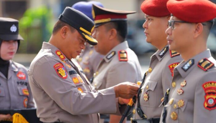 Polres Pohuwato Laksanakan Sertijab Kasat Polairud dan Kasat Reskrim 6 Polres Pohuwato Laksanakan Sertijab Kasat Polairud dan Kasat Reskrim