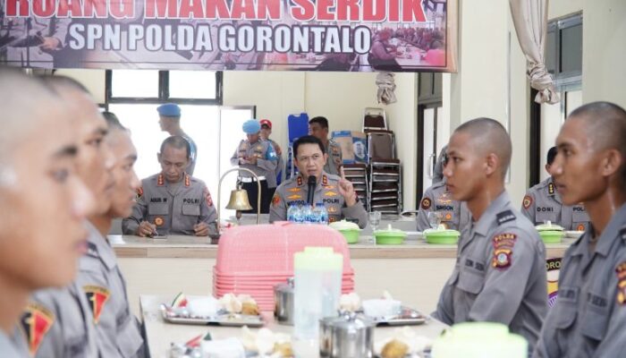 Kapolda Gorontalo Makan Siang Bersama Siswa SPN, Beri Motivasi dan Arahan 6 Kapolda Gorontalo Makan Siang Bersama Siswa SPN, Beri Motivasi dan Arahan