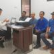 Wartawan Mike Towira saat melapor di SPKT Polres Sangihe, Senin (29/09/2025) yang turut didampingi ketua dan pengurus PPWI Kabupaten Sangihe. (Foto: AM. Budiman)