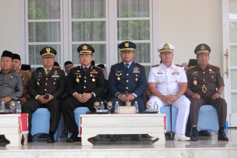 Irwasda Polda Gorontalo Ikuti Upacara Hari Kesaktian Pancasila di Rumah Dinas Gubernur 1 Irwasda Polda Gorontalo Ikuti Upacara Hari Kesaktian Pancasila di Rumah Dinas Gubernur. (Foto: Humas Polda Gorontalo)