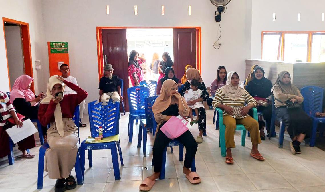 Warga Desa Posso Antusias Ikuti Layanan Adminduk dari Disdukcapil Gorut 1 Warga Desa Posso Antusias Ikuti Layanan Adminduk dari Disdukcapil Gorut. (Foto: Pemdes Posso)