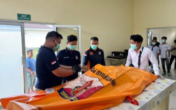 Mayat Ditemukan di Sungai Bone, Tim Identifikasi Polda Gorontalo Turun Tangan 4 Mayat Ditemukan di Sungai Bone, Tim Identifikasi Polda Gorontalo Turun Tangan. (Foto: Humas Polda Gorontalo)