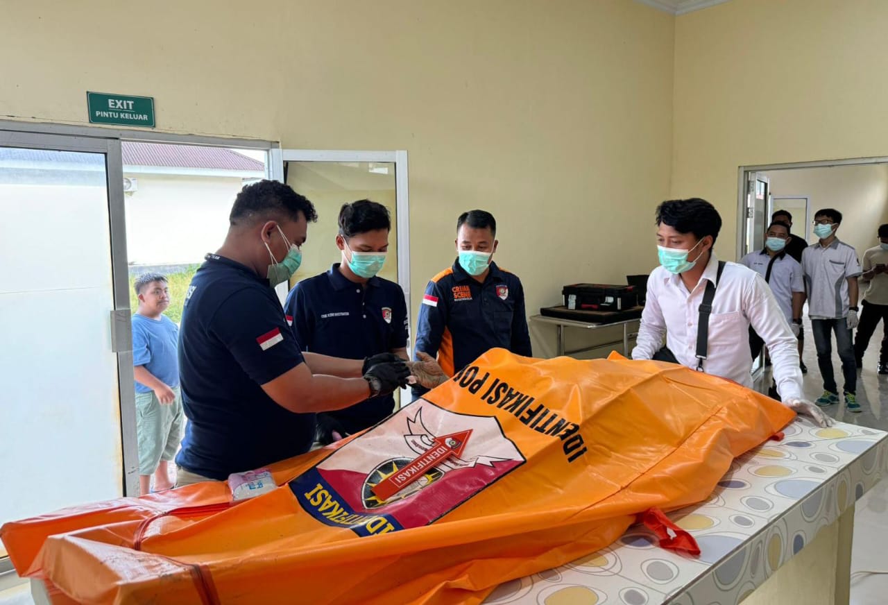 Mayat Ditemukan di Sungai Bone, Tim Identifikasi Polda Gorontalo Turun Tangan 1 Mayat Ditemukan di Sungai Bone, Tim Identifikasi Polda Gorontalo Turun Tangan. (Foto: Humas Polda Gorontalo)