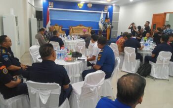 Bupati Sangihe, Michael Thungari saat memberikan sambutan pada kegiatan Forkopimda di kantor PSDKP Tahuna, Jumat (03/10/2025). (Foto: AM. Budiman)
