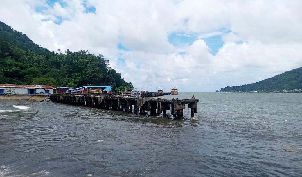Kondisi pelabuhan Nusantara Tahuna, Selasa (07/10/2025), hanya ada satu kapal yang bersandar. (Foto: AM. Budiman) 