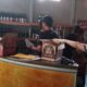 Satuan Narkoba Polres Sangihe saat melakukan operasi peredaran minuman beralkohol tanpa ijin di Kecamatan Tabukan Utara, Rabu (08/10/2025). (Foto: Humas Polres Sangihe) 