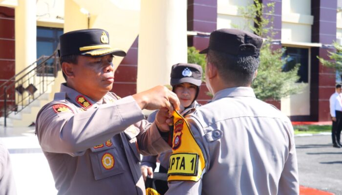 Pemasangan Ban Lengan Pamapta Jadi Simbol Resmi Perubahan Nomenklatur di Polres Pohuwato
