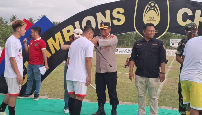 Kapolres Pohuwato Turunkan Personel Amankan Final Sepak Bola Bupati Cup 2025 6 Kapolres Pohuwato Turunkan Personel Amankan Final Sepak Bola Bupati Cup 2025