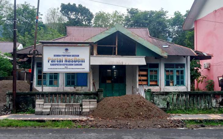 Eks Sekertariat PPP Statusnya Pinjam Pakai. Nasdem Telah Ajukan Peminjaman 1 Eks Gedung Sekertariat PPP yang saat ini akan ditempati DPD Partai Nasdem Sangihe. (Foto: AM. Budiman)
